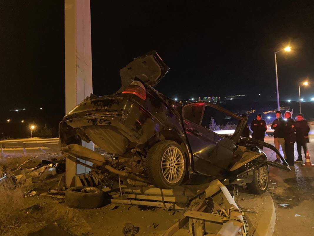 Ankara'da feci kaza! Direk 4 kişiye mezar oldu 1